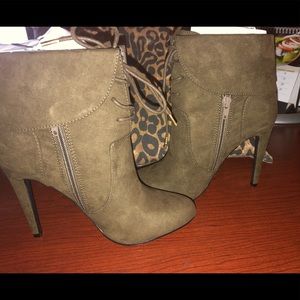 🍂🍂 SUPE CUTE FALL BOOTIES 🍂🍂